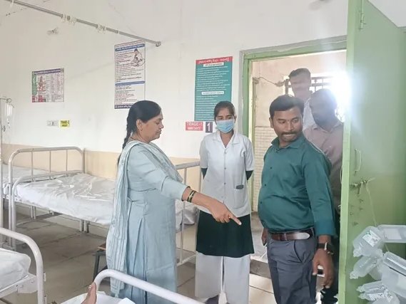 ప్రాథమిక ఆరోగ్య కేంద్రాన్నితనిఖీ చేసిన DMHO