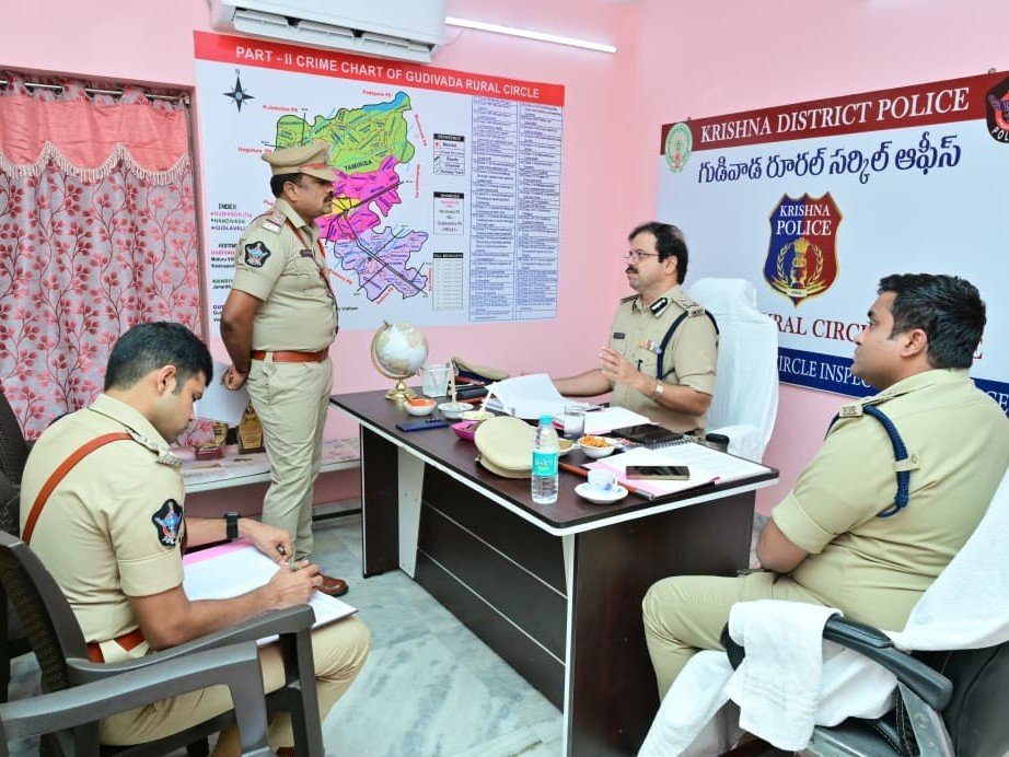 రూరల్ పోలీస్ స్టేషన్ ను తనిఖీ చేసిన డీఐజీ