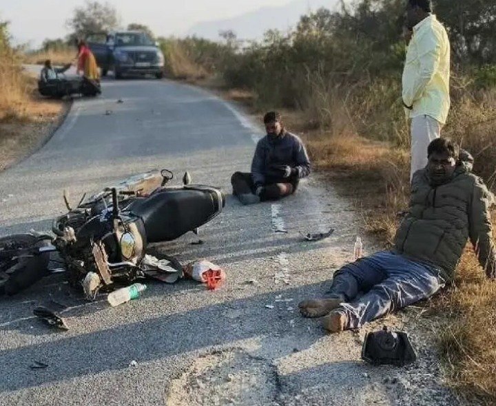 రోడ్డు ప్రమాదం.. ఇరువురికి తీవ్ర గాయాలు