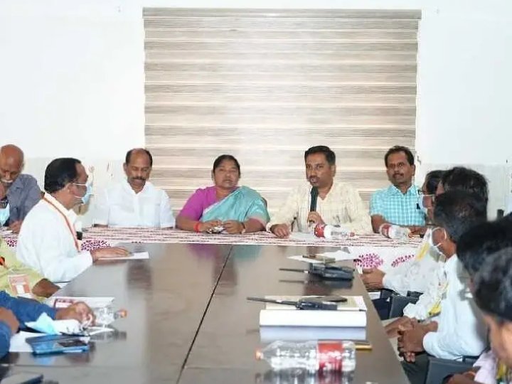 మేడారం పారిశుద్ధ్య నిర్వహణపై మంత్రి సమీక్ష