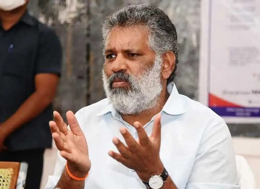 జోగి రమేష్ ఇంటిపై దాడి.. ఖండించిన చెవిరెడ్డి