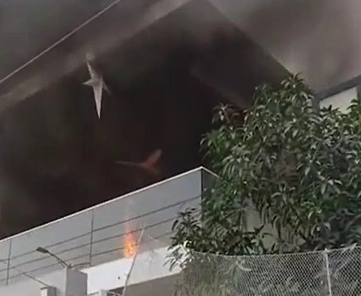 జోగి రమేష్ ఇంటిపై దాడి.. తప్పిన ప్రమాదం