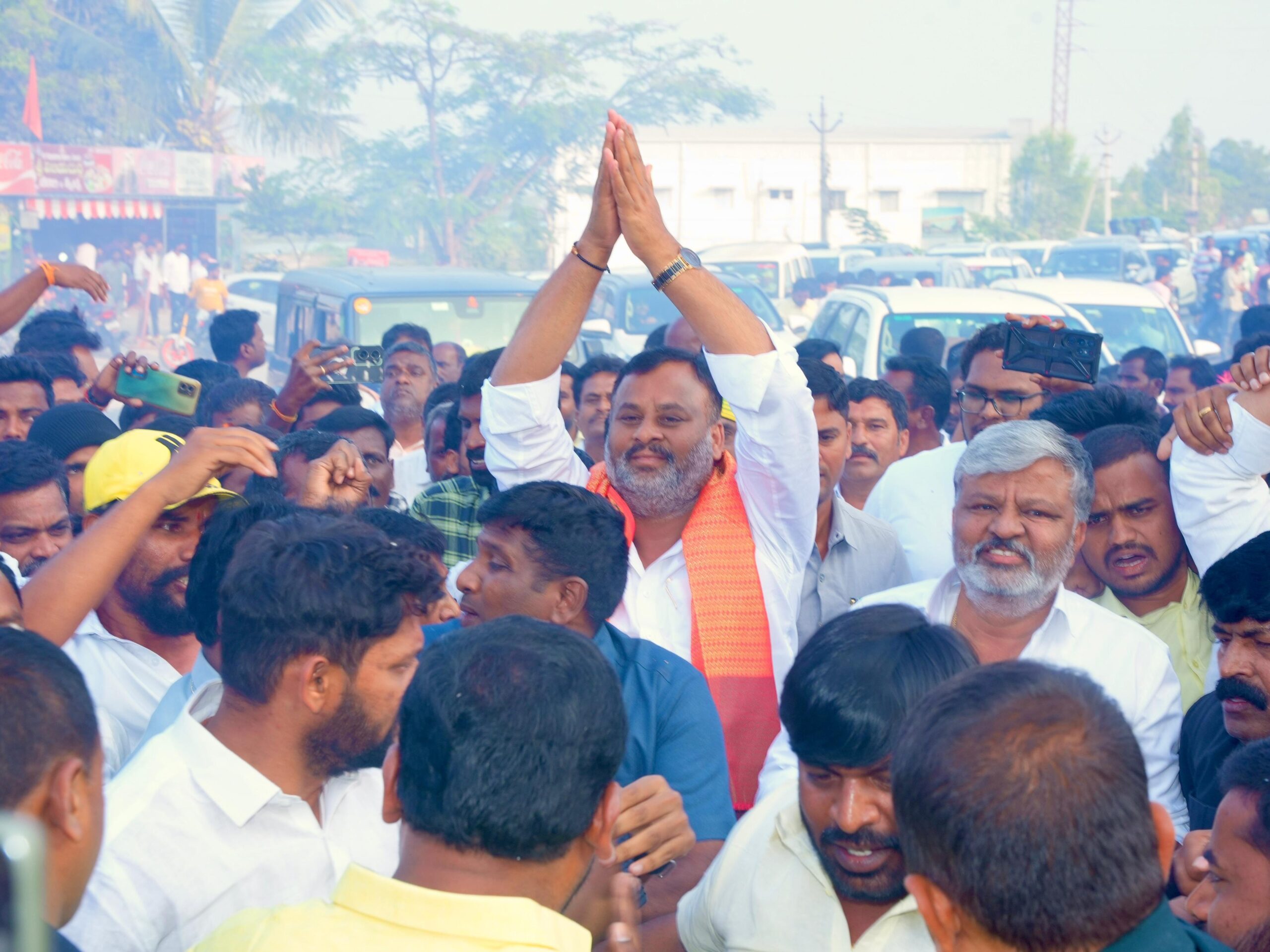 మంత్రి పర్యటనలో భారీ బైక్ ర్యాలీ